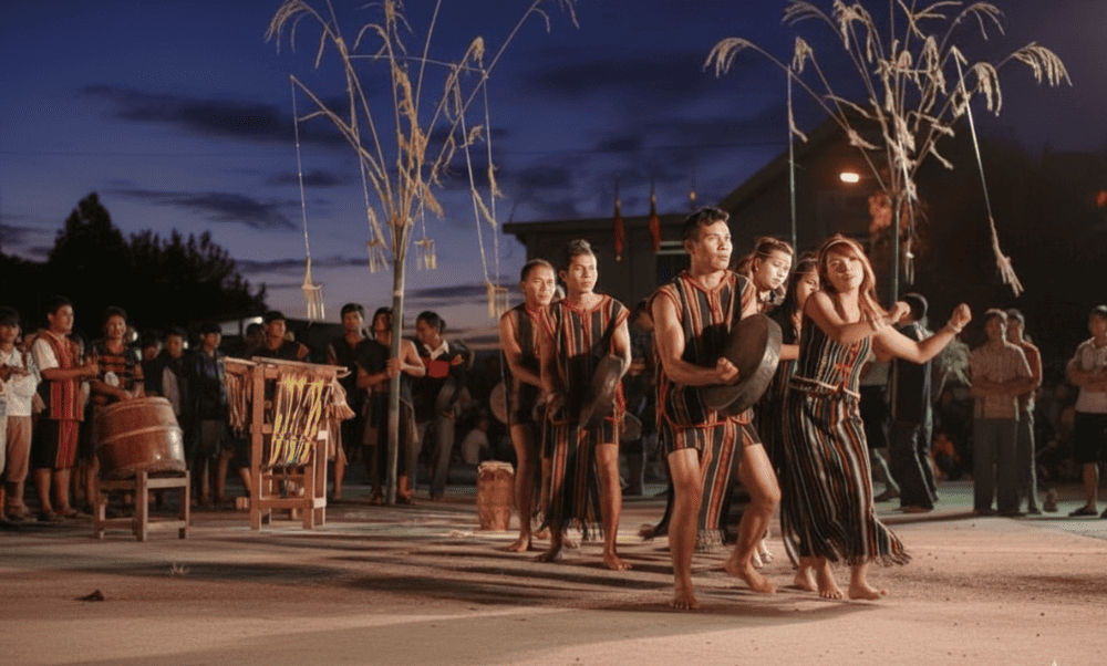 Performed by ethnic groups like the E De, Bahnar, the dance features dancers moving in graceful circles to the hypnotic rhythm of bronze gongs